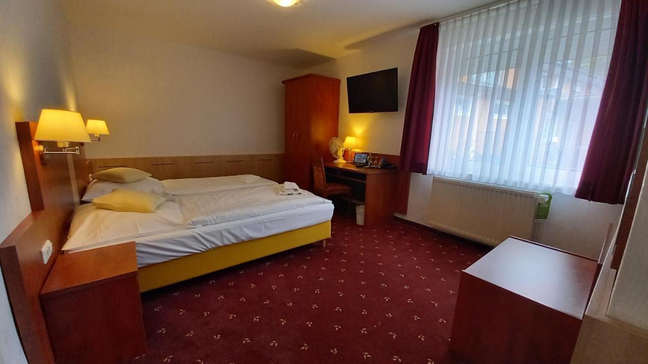 Kraeuterhotel & Restaurant Heidejaeger Mulmshorn ภายนอก รูปภาพ