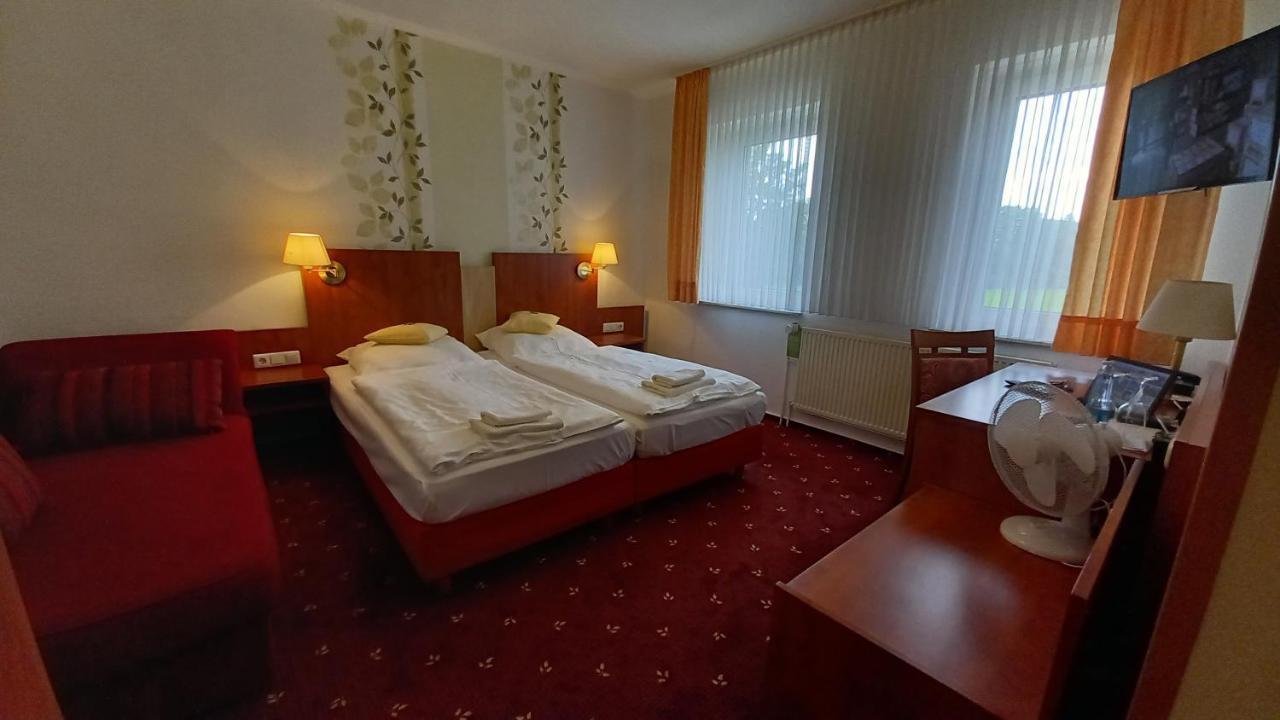 Kraeuterhotel & Restaurant Heidejaeger Mulmshorn ภายนอก รูปภาพ