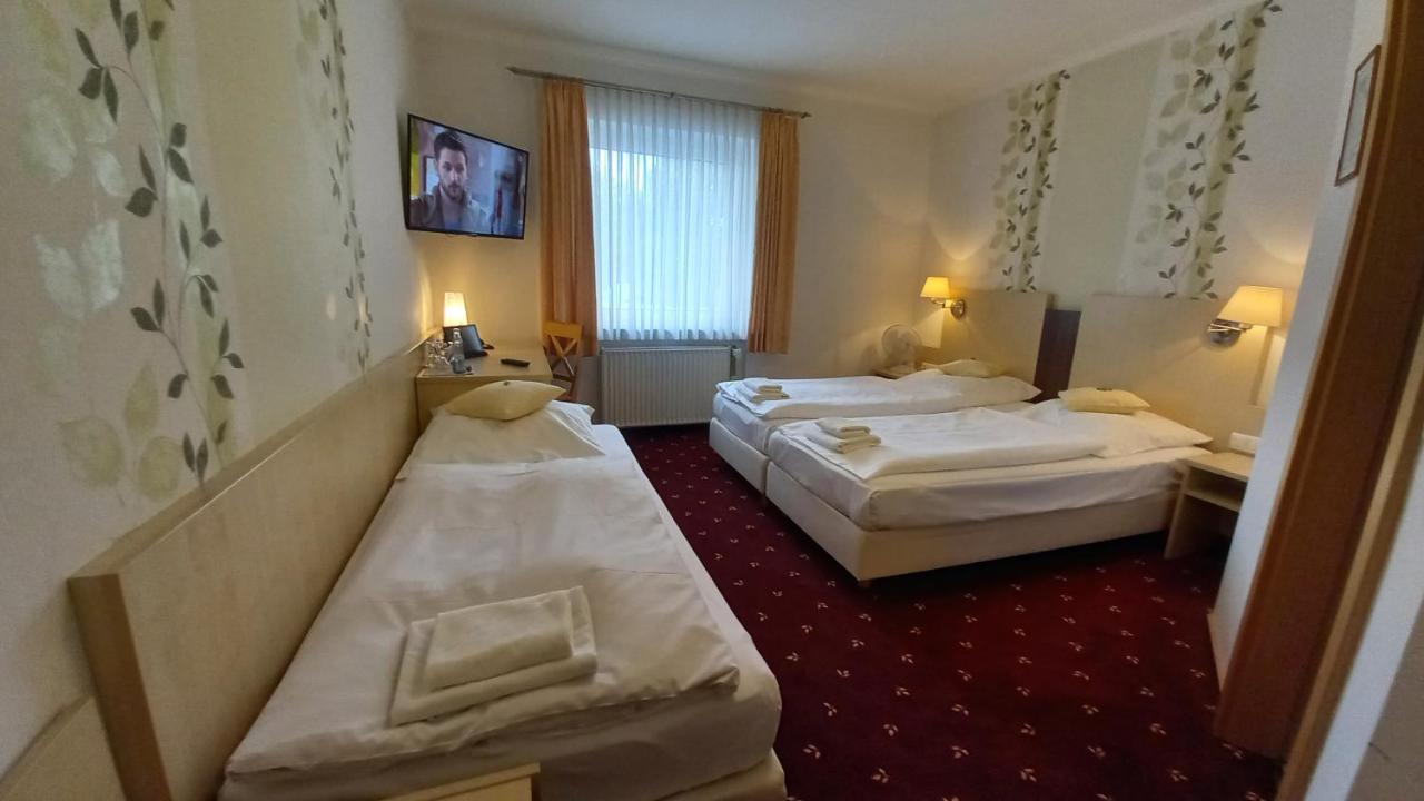 Kraeuterhotel & Restaurant Heidejaeger Mulmshorn ภายนอก รูปภาพ