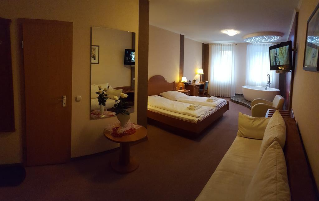 Kraeuterhotel & Restaurant Heidejaeger Mulmshorn ภายนอก รูปภาพ