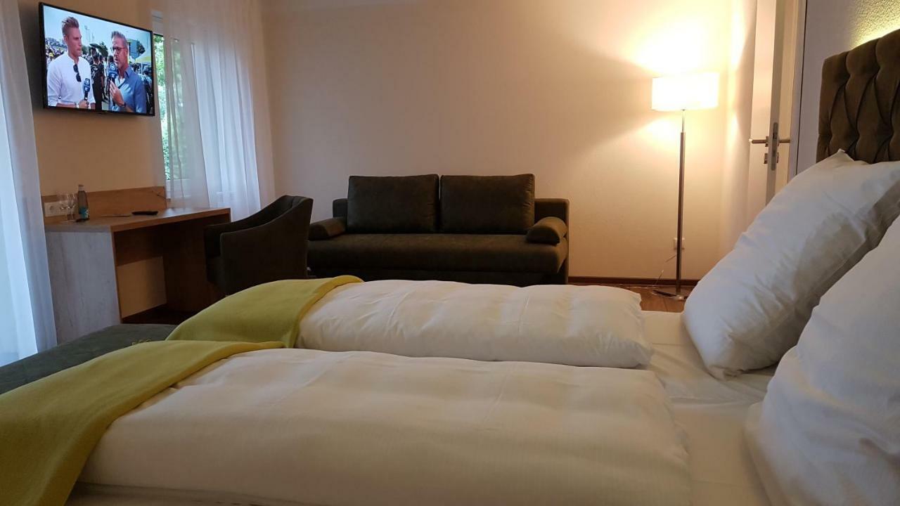 Kraeuterhotel & Restaurant Heidejaeger Mulmshorn ภายนอก รูปภาพ